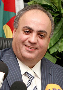 الوزير اللبناني وئام وهاب يشبّه المرأة المنقبة بكيس القمامة!! صورة رقم 1