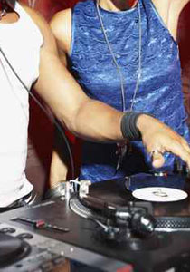 ملهى اسرائيلي يحتفل بموسيقى عربية بمناسبة تنحي مبارك!! صورة رقم 1