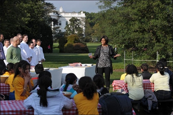 ميشيل اوباما تصدر كتابا عن حديقة الخضراوات في البيت الابيض صورة رقم 2 ميشيل اوباما تصدر كتابا عن حديقة الخضراوات في البيت الابيض صورة رقم 2