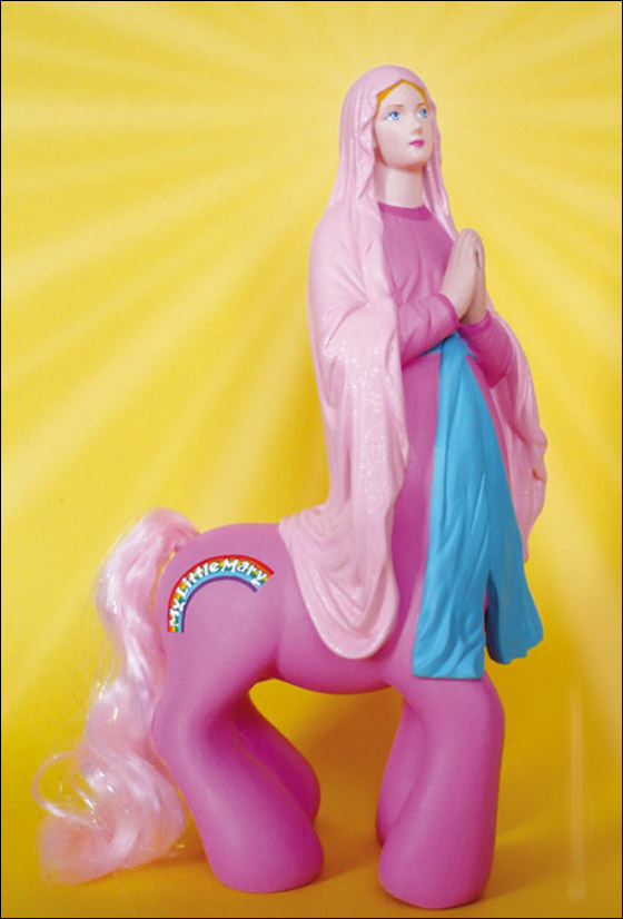 نحاتة فرنسية تظهر مريم العذراء بهيئات مختلفة تثير ضجة! صورة رقم 3 نحاتة فرنسية تظهر مريم العذراء بهيئات مختلفة تثير ضجة! صورة رقم 3