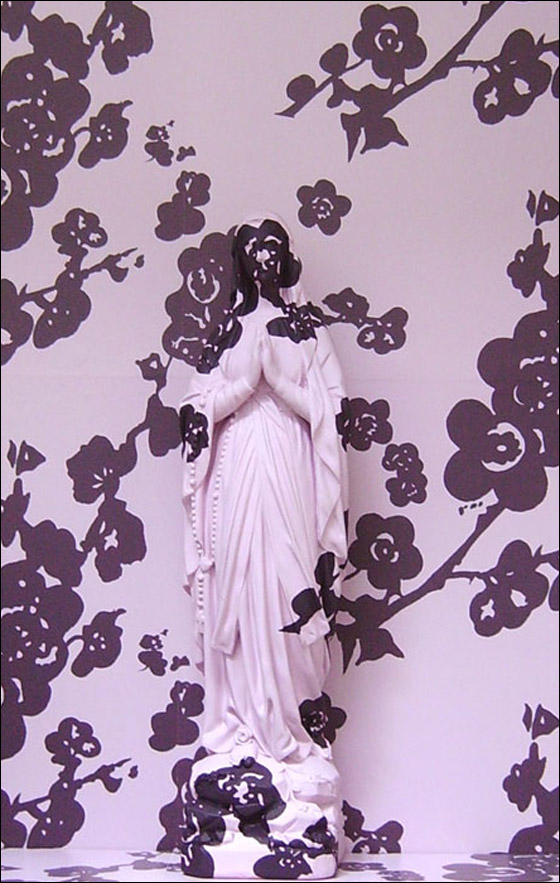 نحاتة فرنسية تظهر مريم العذراء بهيئات مختلفة تثير ضجة! صورة رقم 9 نحاتة فرنسية تظهر مريم العذراء بهيئات مختلفة تثير ضجة! صورة رقم 9