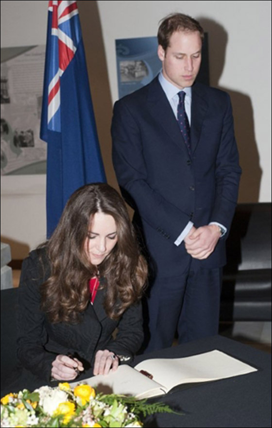 فستان شفاف ارتدته خطيبة الأمير وليام يباع بـ 105 آلاف دولار  صورة رقم 11