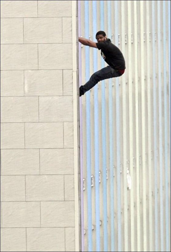 مجرم هرب من الشرطة فعلّق نفسه في الهواء 3 ساعات! صورة رقم 2 مجرم هرب من الشرطة فعلّق نفسه في الهواء 3 ساعات! صورة رقم 2