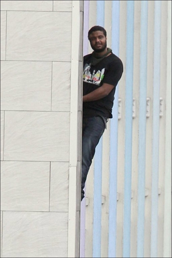 مجرم هرب من الشرطة فعلّق نفسه في الهواء 3 ساعات! صورة رقم 4 مجرم هرب من الشرطة فعلّق نفسه في الهواء 3 ساعات! صورة رقم 4