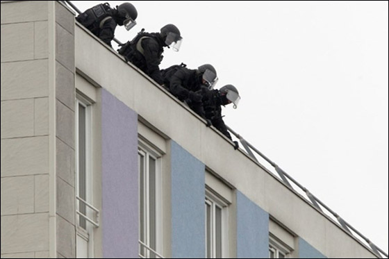 مجرم هرب من الشرطة فعلّق نفسه في الهواء 3 ساعات! صورة رقم 13 مجرم هرب من الشرطة فعلّق نفسه في الهواء 3 ساعات! صورة رقم 13