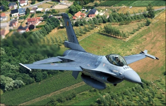 بدء الحملة العسكرية الدولية على ليبيا بقصف معاقل القذافي صورة رقم 3 بدء الحملة العسكرية الدولية على ليبيا بقصف معاقل القذافي صورة رقم 3