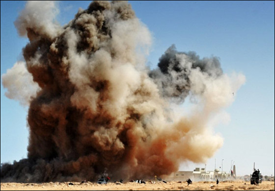 بدء الحملة العسكرية الدولية على ليبيا بقصف معاقل القذافي صورة رقم 4 بدء الحملة العسكرية الدولية على ليبيا بقصف معاقل القذافي صورة رقم 4