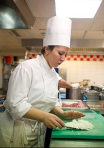 اشهر طباخ فرنسي يعلم فنون الطهي للفقيرات!   صورة رقم 2