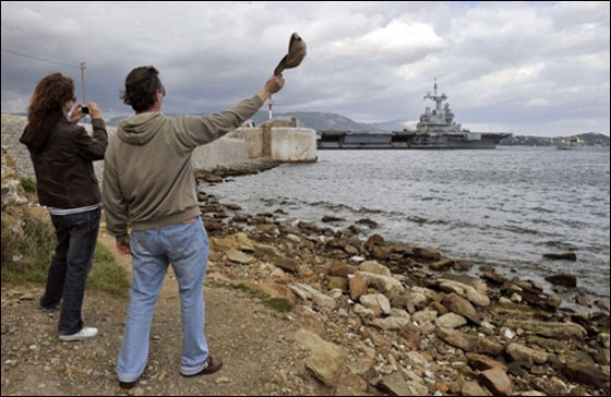 إطلاق صاروخين على مقر القذافي والتحالف الدولي يعزز قواته صورة رقم 13 إطلاق صاروخين على مقر القذافي والتحالف الدولي يعزز قواته صورة رقم 13