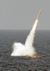 إطلاق صاروخين على مقر القذافي والتحالف الدولي يعزز قواته صورة رقم 2 إطلاق صاروخين على مقر القذافي والتحالف الدولي يعزز قواته صورة رقم 2