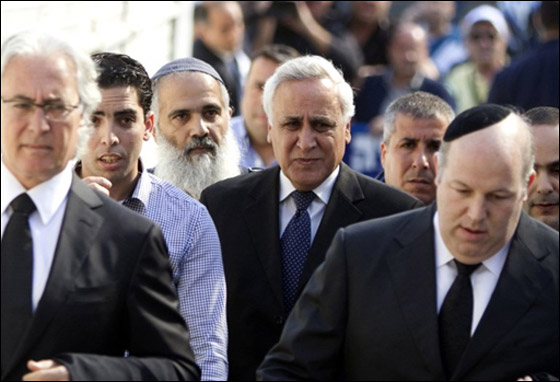 بعد إدانته بالاغتصاب.. السجن 7 سنوات لرئيس دولة اسرائيل صورة رقم 5 بعد إدانته بالاغتصاب.. السجن 7 سنوات لرئيس دولة اسرائيل صورة رقم 5