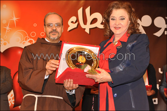 بالصور الفنانات يشاركن في تكريم الكاثوليكي لأمهات شهداء 25 يناير صورة رقم 8 بالصور الفنانات يشاركن في تكريم الكاثوليكي لأمهات شهداء 25 يناير صورة رقم 8