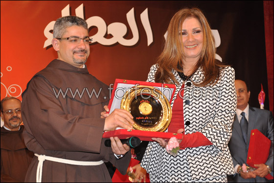 بالصور الفنانات يشاركن في تكريم الكاثوليكي لأمهات شهداء 25 يناير صورة رقم 7 بالصور الفنانات يشاركن في تكريم الكاثوليكي لأمهات شهداء 25 يناير صورة رقم 7