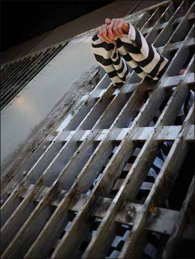 الماني يغتصب ابنته وابناء زوجته ويتورّط بـ160 حالة اغتصاب! صورة رقم 1 الماني يغتصب ابنته وابناء زوجته ويتورّط بـ160 حالة اغتصاب! صورة رقم 1