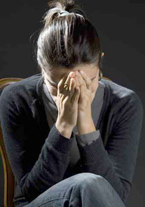 غررها باسم الحب والزواج.. وتناوب على اغتصابها مع صديقيه! صورة رقم 1