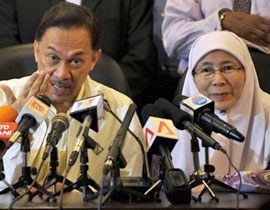 بعد اتهامه باللوطية.. زعيم المعارضة الماليزي في فيديو فاحش صورة رقم 1 بعد اتهامه باللوطية.. زعيم المعارضة الماليزي في فيديو فاحش صورة رقم 1