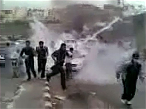 الأمن السوري يقمع المعتصمين وأكثر من 25 قتيلا في درعا صورة رقم 2 الأمن السوري يقمع المعتصمين وأكثر من 25 قتيلا في درعا صورة رقم 2