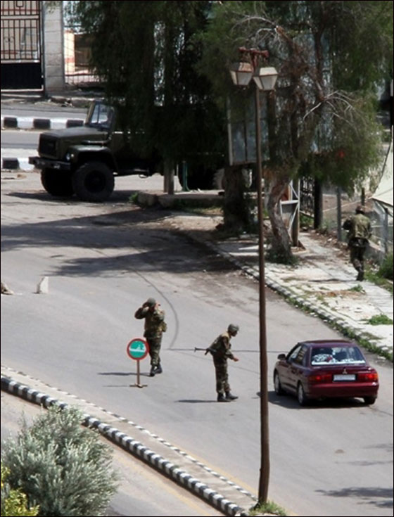 الأمن السوري يقمع المعتصمين وأكثر من 25 قتيلا في درعا صورة رقم 12 الأمن السوري يقمع المعتصمين وأكثر من 25 قتيلا في درعا صورة رقم 12