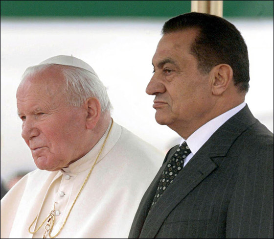 الحارس الشخصي لمبارك: القذافي حاول مرتين اغتيال مبارك  صورة رقم 10