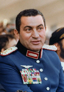 الكتب المحظور بيعها في مصر تصف مبارك بمهرج السادات صورة رقم 3 الكتب المحظور بيعها في مصر تصف مبارك بمهرج السادات صورة رقم 3