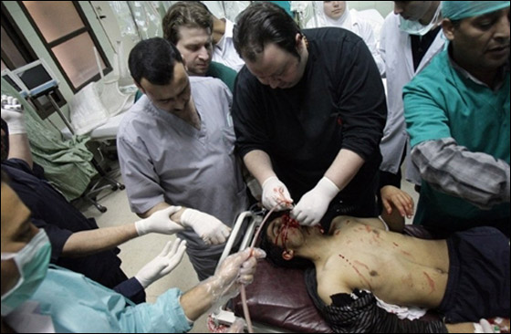 اكثر من 100 قتيل بدرعا والامن السوري ينسحب من مسجد العمري! صورة رقم 5 اكثر من 100 قتيل بدرعا والامن السوري ينسحب من مسجد العمري! صورة رقم 5