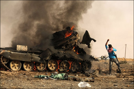 قوات القذافي تستهدف مواقع الثوار في الجبل الغربي صورة رقم 3