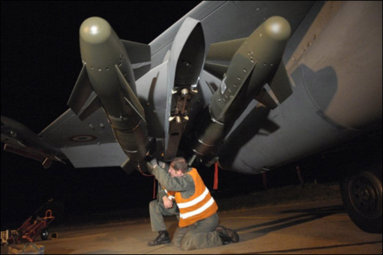 قوات القذافي تستهدف مواقع الثوار في الجبل الغربي صورة رقم 5