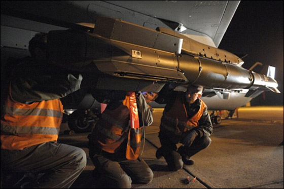 قوات القذافي تستهدف مواقع الثوار في الجبل الغربي صورة رقم 12