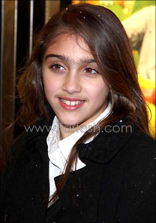 كاميرات التصوير تكشف عدم عناية الفنانات الشهيرات بأجسامهن  صورة رقم 5