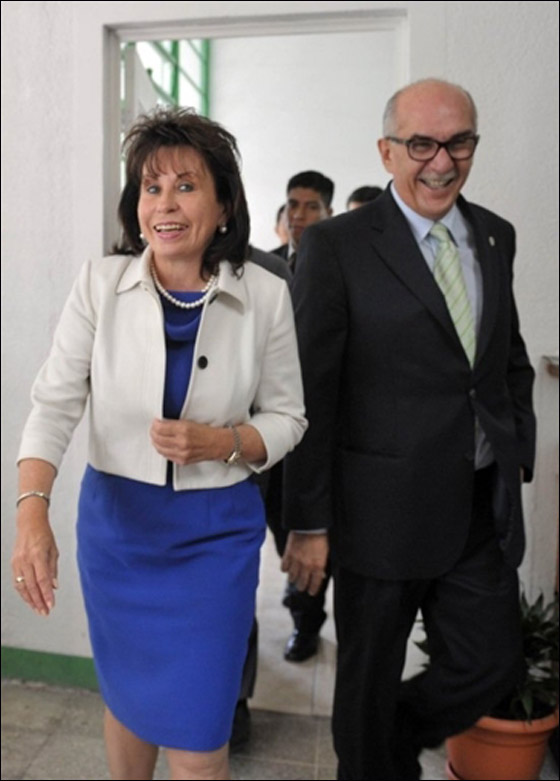 سيدة غواتيمالا الأولى تطلق زوجها الرئيس لتتزوج الشعب!! صورة رقم 5 سيدة غواتيمالا الأولى تطلق زوجها الرئيس لتتزوج الشعب!! صورة رقم 5