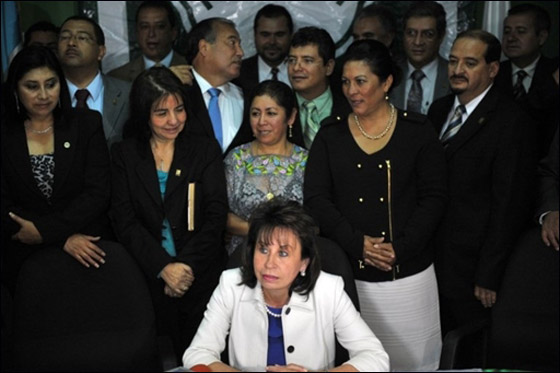 سيدة غواتيمالا الأولى تطلق زوجها الرئيس لتتزوج الشعب!! صورة رقم 2 سيدة غواتيمالا الأولى تطلق زوجها الرئيس لتتزوج الشعب!! صورة رقم 2