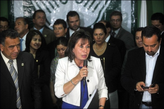 سيدة غواتيمالا الأولى تطلق زوجها الرئيس لتتزوج الشعب!! صورة رقم 6 سيدة غواتيمالا الأولى تطلق زوجها الرئيس لتتزوج الشعب!! صورة رقم 6