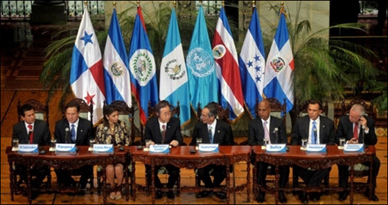 سيدة غواتيمالا الأولى تطلق زوجها الرئيس لتتزوج الشعب!! صورة رقم 7 سيدة غواتيمالا الأولى تطلق زوجها الرئيس لتتزوج الشعب!! صورة رقم 7