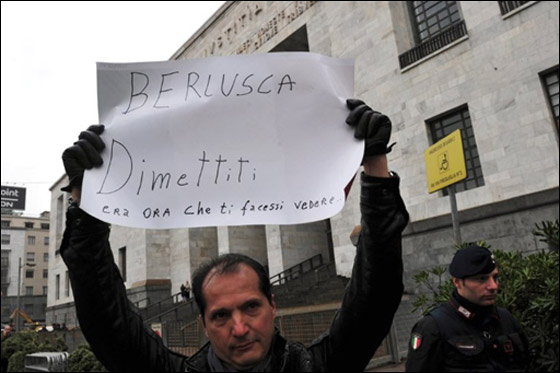 بعد قضايا النوع.. برلسكوني يمثل في المحكمة بسبب الاحتيال  صورة رقم 3