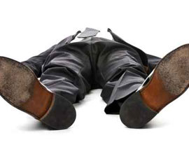 حاول انعاش زوجته.. فتحول الى جثة هامدة فوقها! صورة رقم 1 حاول انعاش زوجته.. فتحول الى جثة هامدة فوقها! صورة رقم 1