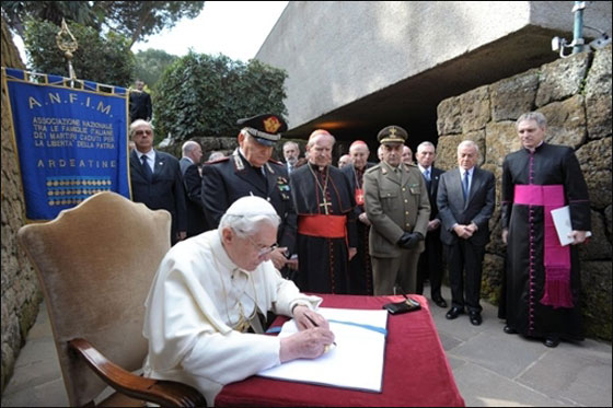 البابا يقوم بزيارة ايطاليا للصلاة على ضحايا المذبحة النازية!  صورة رقم 20