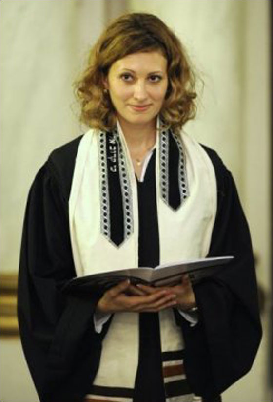 لأول مرة.. تنصيب امرأة يهودية حاخام  في ألمانيا صورة رقم 2