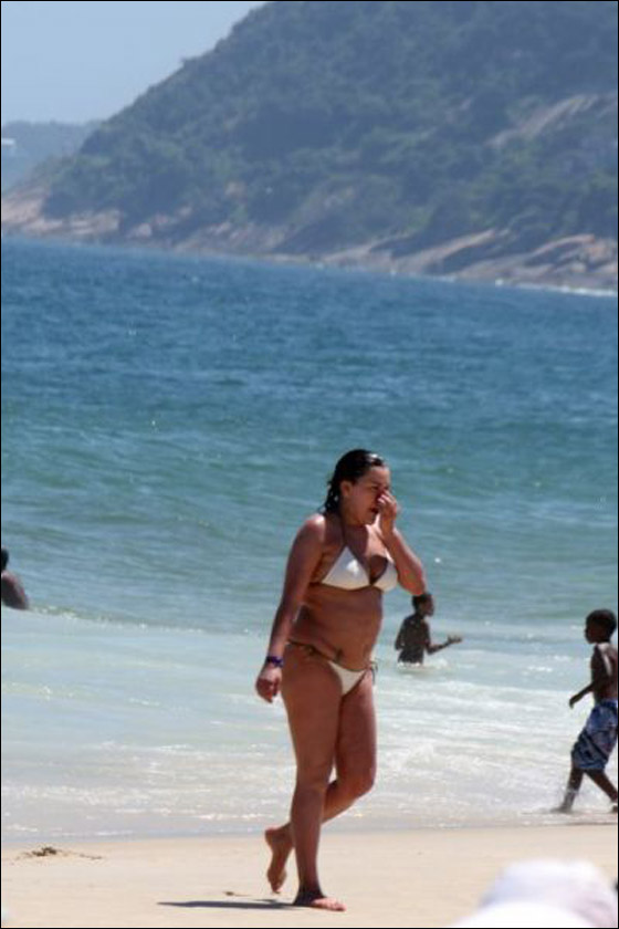 هل هي للا حسناء شقيقة ملك المغرب بالبكيني أم أنها فرية!! صورة رقم 1 هل هي للا حسناء شقيقة ملك المغرب بالبكيني أم أنها فرية!! صورة رقم 1