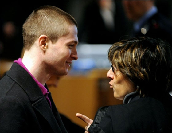 بعد اتهامها بقتل زميلتها بالسكن وسجنها 26 عاما.. ظهرت براءتها! صورة رقم 3 بعد اتهامها بقتل زميلتها بالسكن وسجنها 26 عاما.. ظهرت براءتها! صورة رقم 3