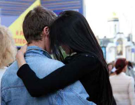 عشيقان اتفقا على الانتحار سويا.. فماتت الحبيبة وتراجع الحبيب! صورة رقم 1 عشيقان اتفقا على الانتحار سويا.. فماتت الحبيبة وتراجع الحبيب! صورة رقم 1