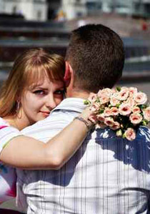 جمعت بين ثلاثة أزواج في آن واحد واختفت فجأة بعد سرقة المال!! صورة رقم 3 جمعت بين ثلاثة أزواج في آن واحد واختفت فجأة بعد سرقة المال!! صورة رقم 3