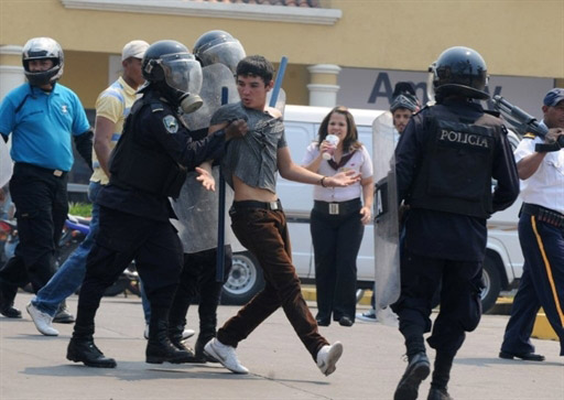 معلمو هندوراس يحتجون ضد مشروع خصخصة التعليم!! صورة رقم 25 معلمو هندوراس يحتجون ضد مشروع خصخصة التعليم!! صورة رقم 25