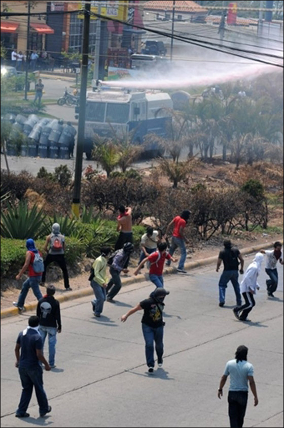 معلمو هندوراس يحتجون ضد مشروع خصخصة التعليم!! صورة رقم 30 معلمو هندوراس يحتجون ضد مشروع خصخصة التعليم!! صورة رقم 30