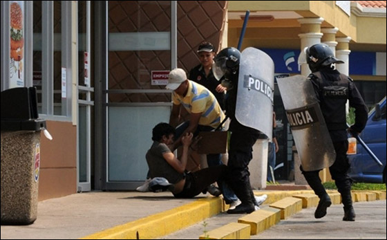 معلمو هندوراس يحتجون ضد مشروع خصخصة التعليم!! صورة رقم 31 معلمو هندوراس يحتجون ضد مشروع خصخصة التعليم!! صورة رقم 31