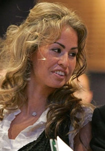 خديجة الجمال لا تملك سيولة كافية.. وافلاسها بات وشيكا! صورة رقم 1 خديجة الجمال لا تملك سيولة كافية.. وافلاسها بات وشيكا! صورة رقم 1