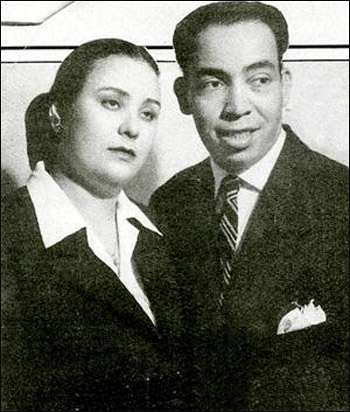 بالصور.. كويتي يجمع اهم ما نشرته الصحف خلال 30 عام! صورة رقم 2 بالصور.. كويتي يجمع اهم ما نشرته الصحف خلال 30 عام! صورة رقم 2