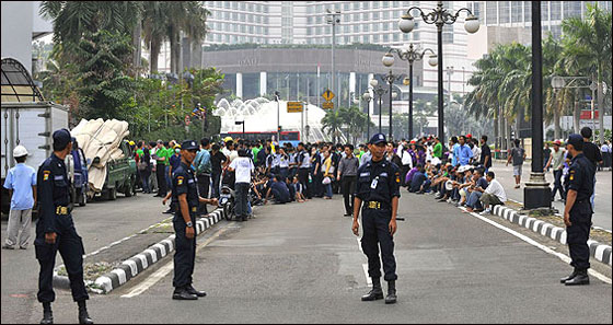 زلزال بقوة 6.7 ضرب اندونيسيا والسلطات تحذر من تسونامي! صورة رقم 5 زلزال بقوة 6.7 ضرب اندونيسيا والسلطات تحذر من تسونامي! صورة رقم 5