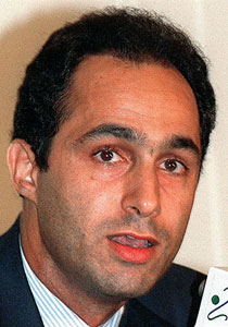 شهود عيان: جمال مبارك ما زال ينهب الملايين ويهربها علنيا! صورة رقم 1 شهود عيان: جمال مبارك ما زال ينهب الملايين ويهربها علنيا! صورة رقم 1