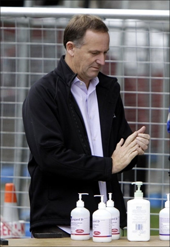 رئيس وزراء نيوزلندا مصدوم بسبب مقطع فيديو! صورة رقم 2 رئيس وزراء نيوزلندا مصدوم بسبب مقطع فيديو! صورة رقم 2