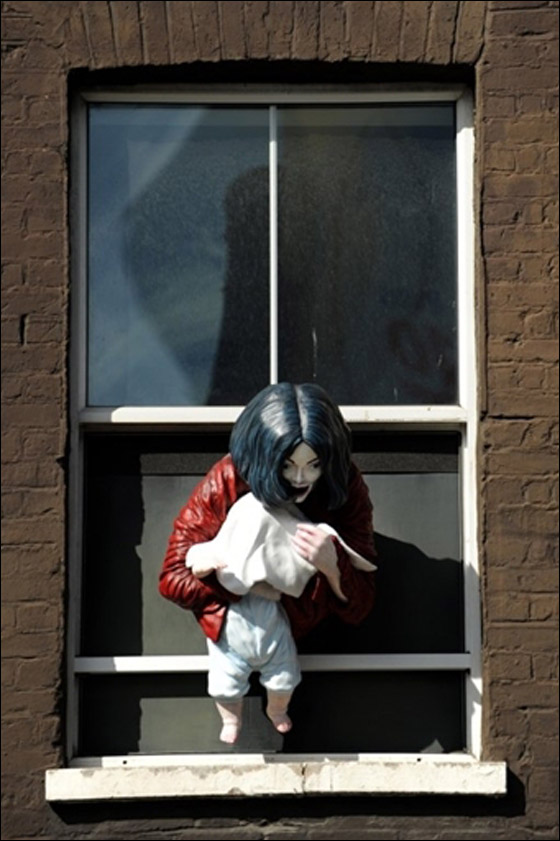 مايكل جاكسون يثير الجدل حتى بعد موته!! صورة رقم 4 مايكل جاكسون يثير الجدل حتى بعد موته!! صورة رقم 4